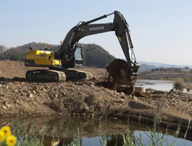 gusenychnyj ekskavator volvo ec300dl 002