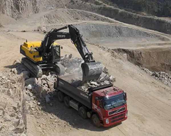 gusenychnyj ekskavator volvo ec380dl 004