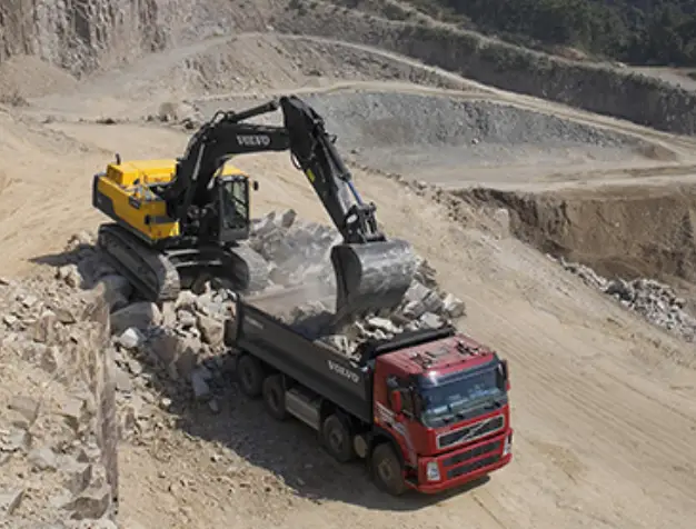gusenychnyj ekskavator volvo ec380dl 004
