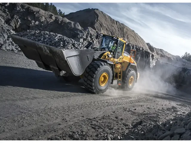 kolisnyj navantazhuvach volvo l220h 001