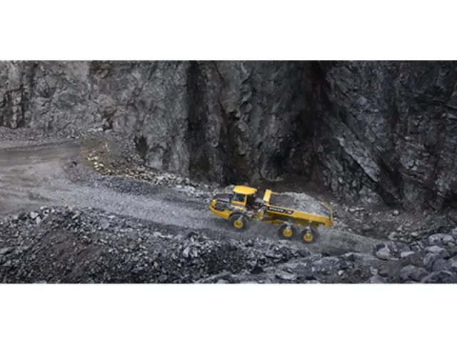 zchlenovanyj samoskyd volvo a40g 01