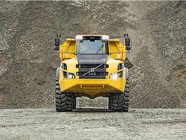 zchlenovanyj samoskyd volvo a45g 01